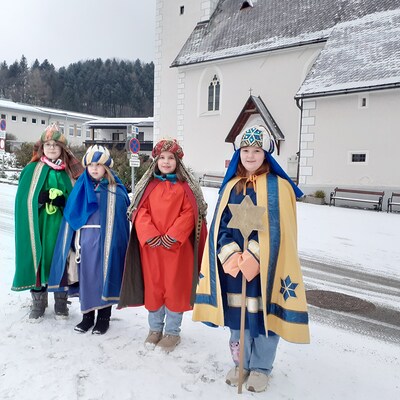 Rosalie Adelsberger, Caroline und Maria Kogler, Ella Flazelsteiner
